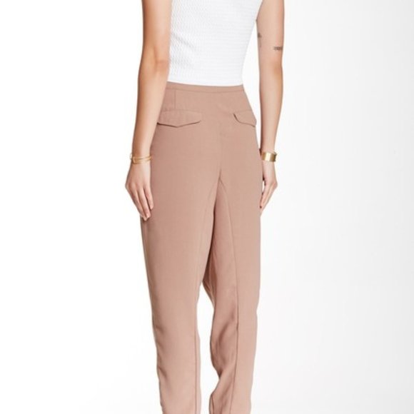 Vertigo Solid Two-Pocket Crop Pants - Picture 2 of 5